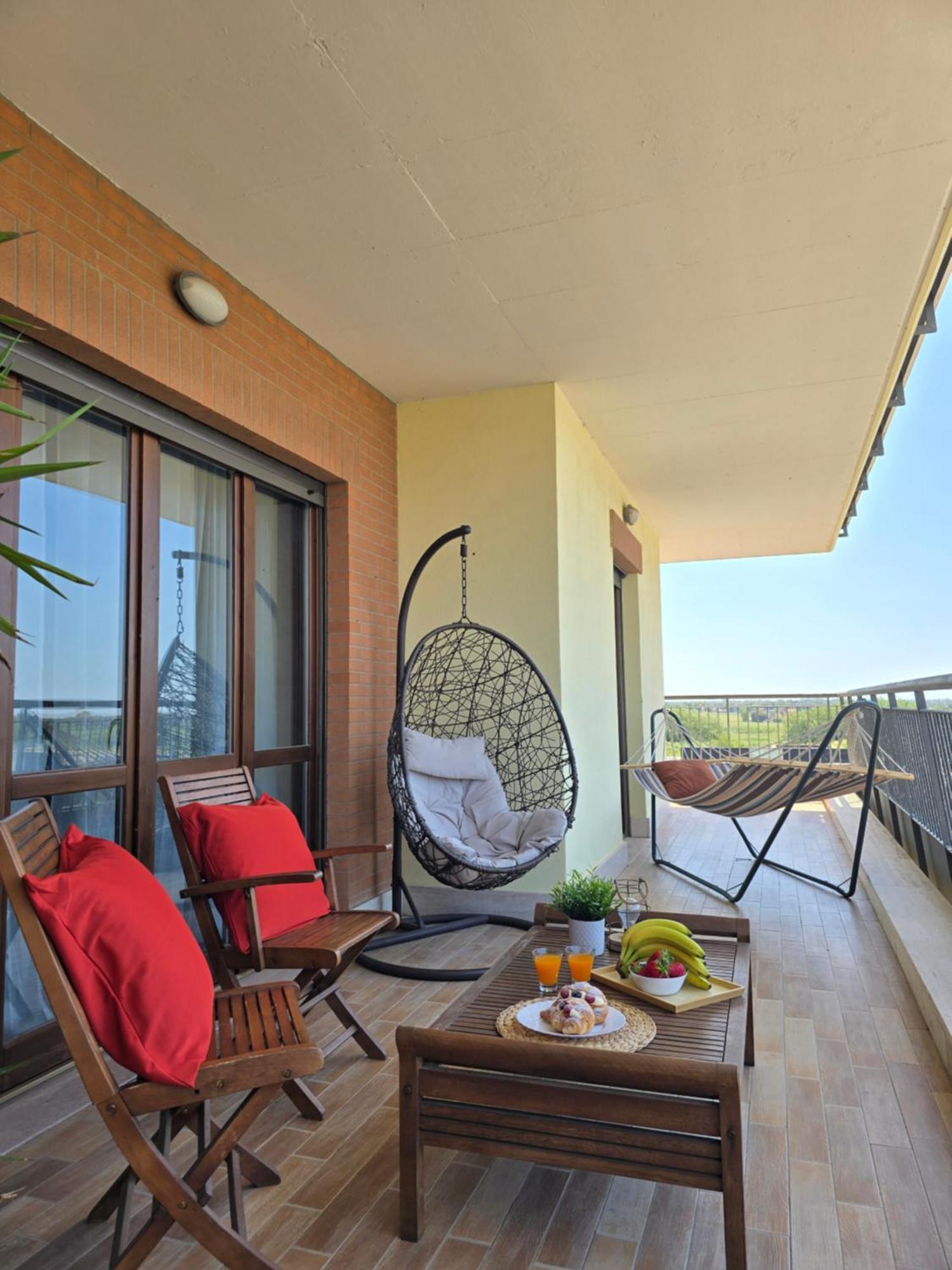 Golden Hour Apartment - Panoramic Terrace Fiumicino Exteriör bild